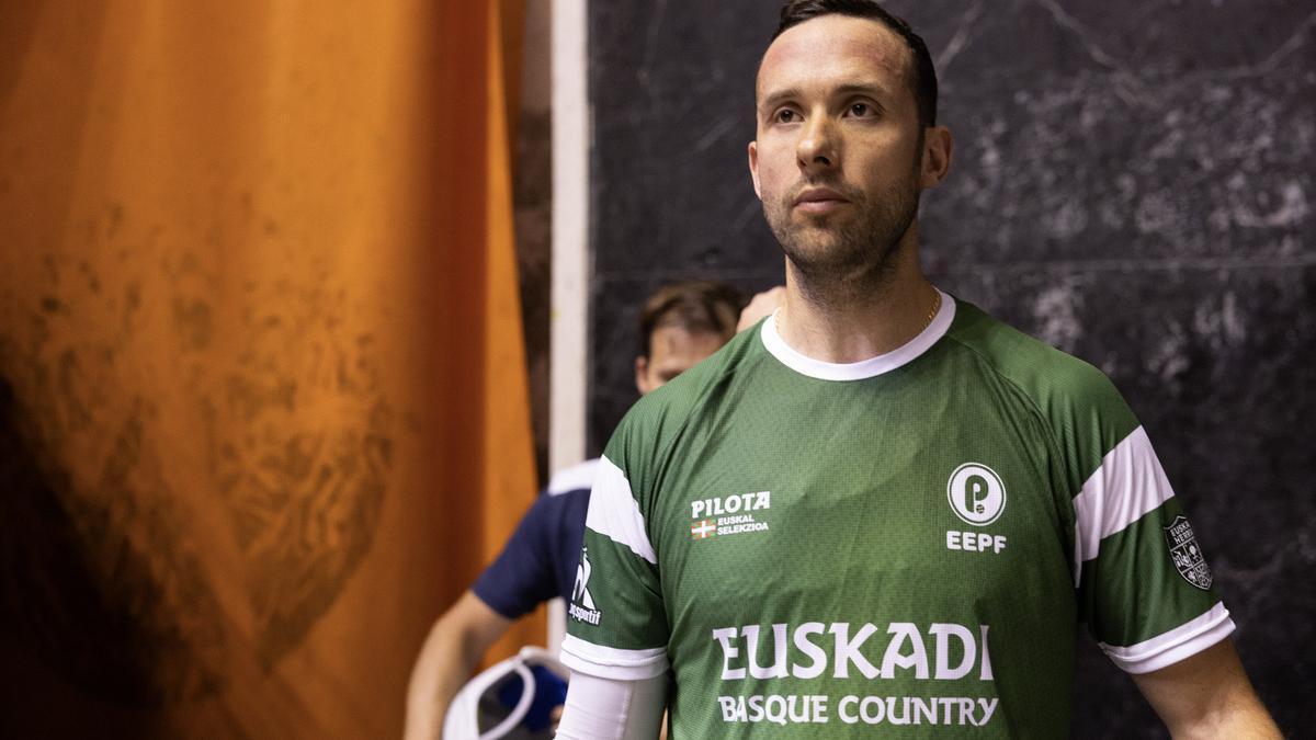 Imanol Lopez, en el debut con la selección de Euskadi de cesta-punta.