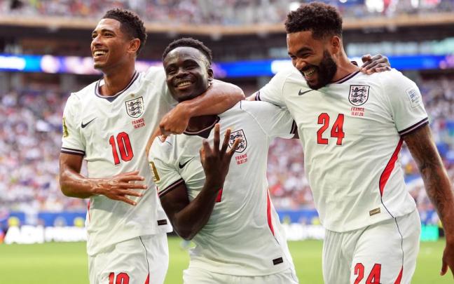 Bukayo Saka celebra su 'hat trick' frente a Francia en el Mundial 2026.