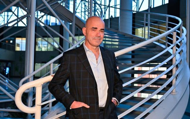 El escritor Eduardo Sacheri durante la entrevista realizada en Bilbao.