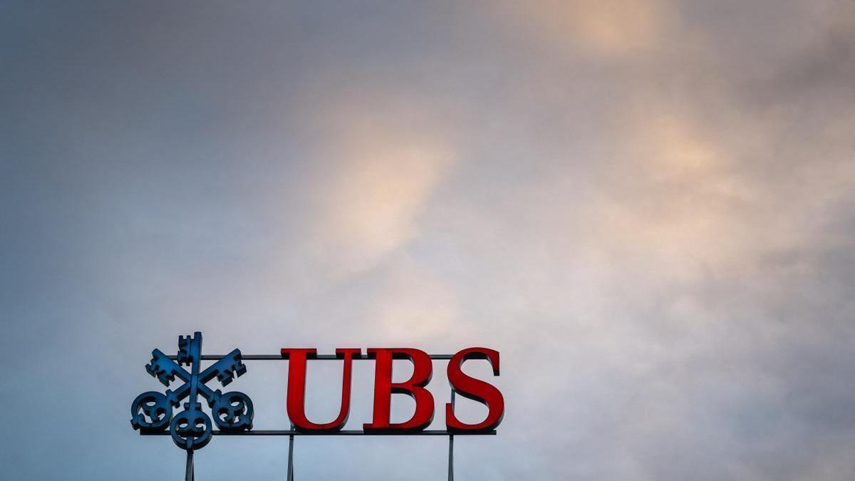 Logo de UBS en Zúrich.