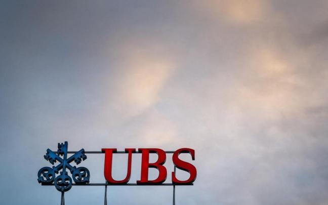 Logo de UBS en Zúrich.