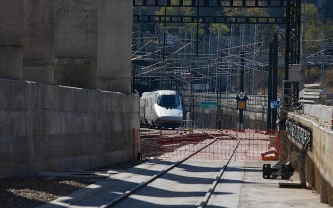 Llegada de un tren a la Estación Madrid Chamartín–Clara Campoamor.