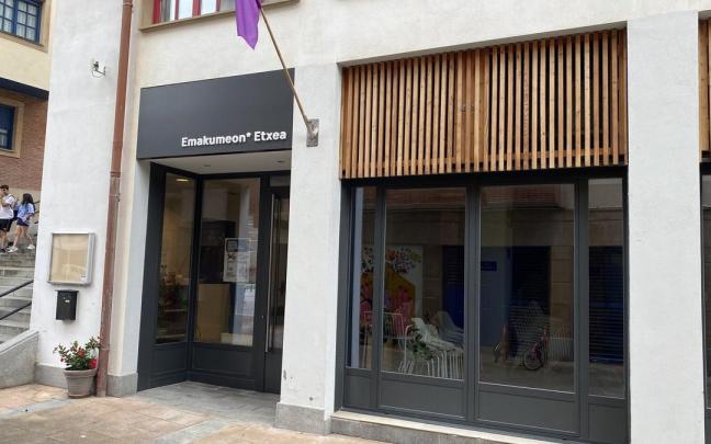 Exterior de la Emakumeen Etxea de Zumaia.