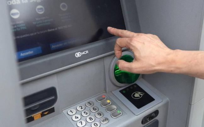 Sacar dinero del cajero automático / EP Sacar dinero del cajero automático