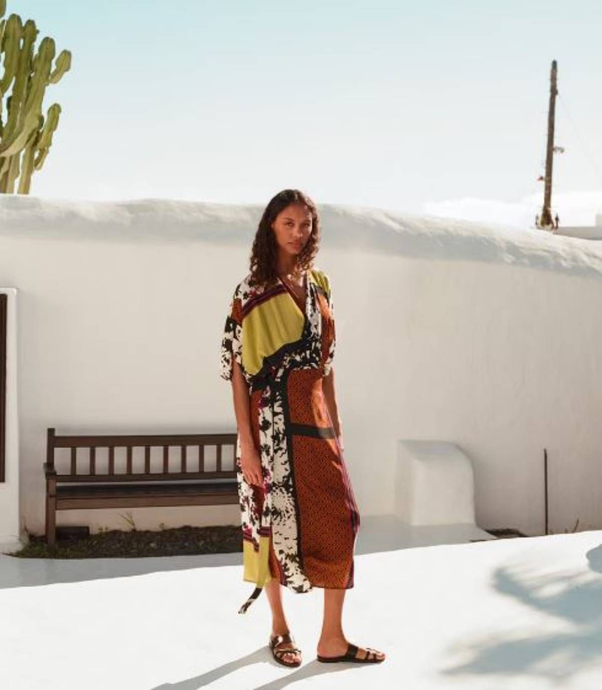 Vestido estampado pañuelo por 59,99 euros.