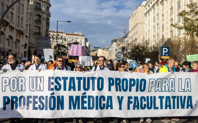 En imágenes: Los médicos mantienen el pulso con Sanidad en una nueva huelga contra el estatuto marco