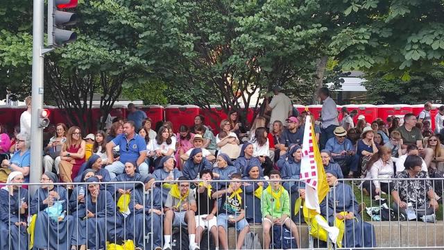 Miles de fieles esperan ya al Papa en Cibeles
