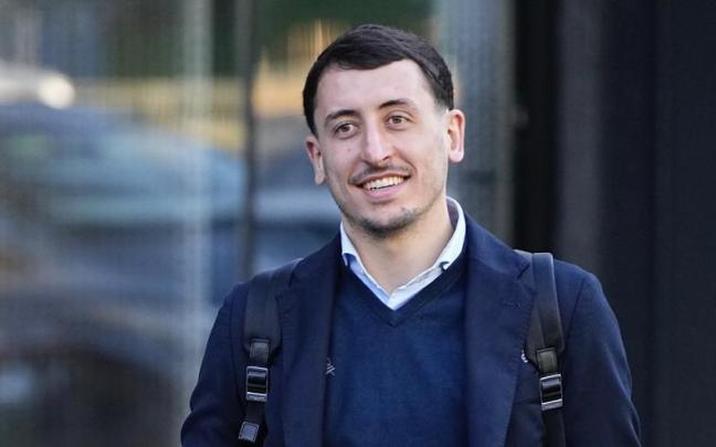 Mikel Oyarzabal, este martes en Zubieta antes de poner rumbo al aeropuerto de Biarritz. / REAL SOCIEDAD