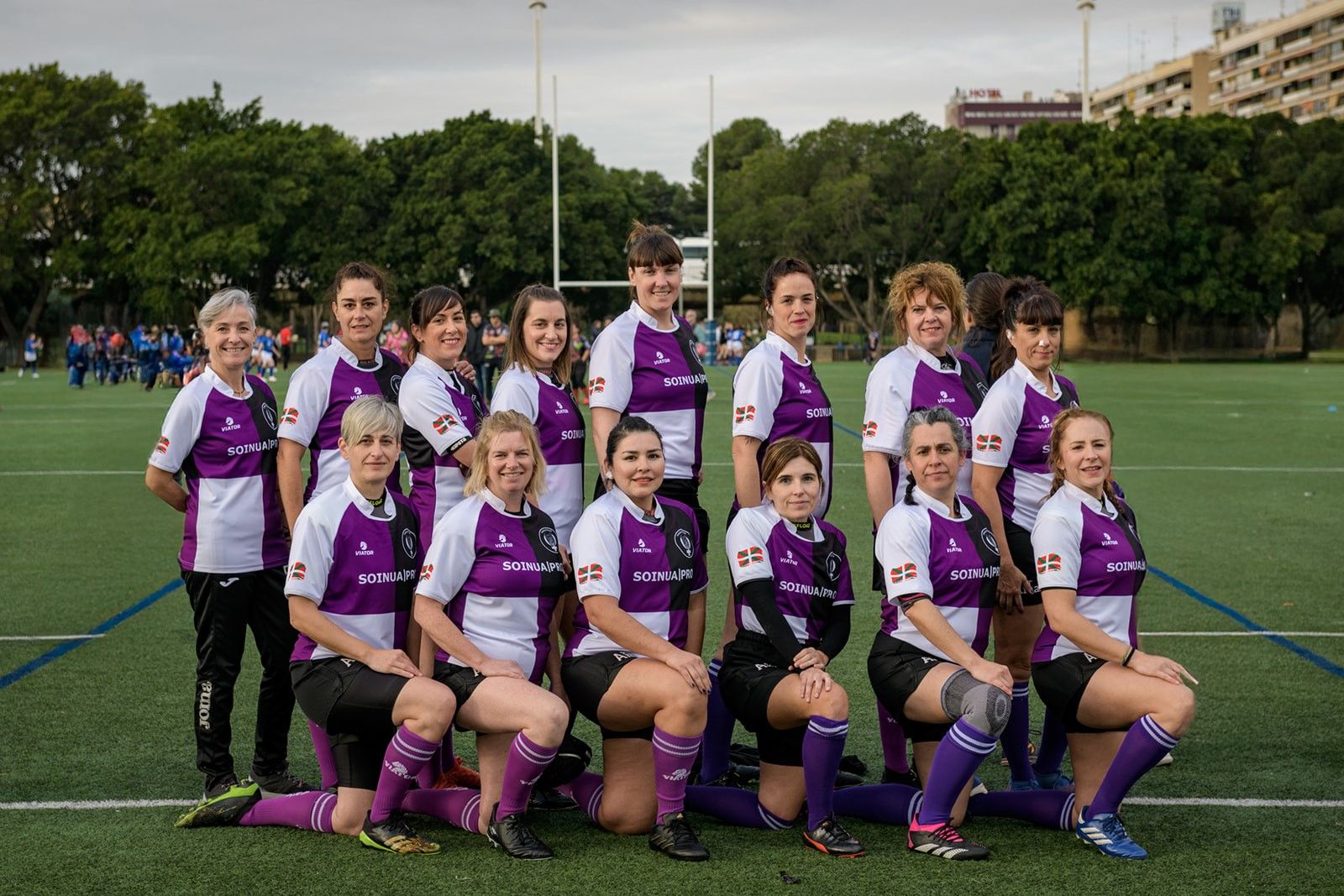 Las integrantes del equipo comparten diversión y pasión por el deporte oval.