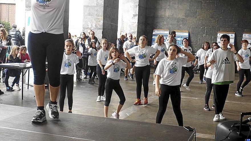 El buen ambiente marcó el desarrollo de la fiesta que tuvo lugar el sábado en Azkoitia. | FOTO: A.Z.