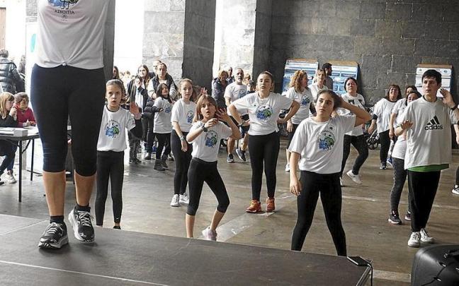 El buen ambiente marcó el desarrollo de la fiesta que tuvo lugar el sábado en Azkoitia. | FOTO: A.Z. El buen ambiente marcó el desarrollo de la fiesta que tuvo lugar el sábado en Azkoitia. | FOTO: A.Z.