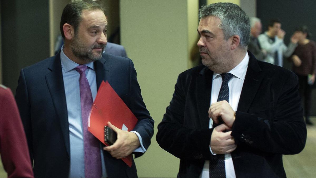 El exministro José Luis Ábalos junto a Santos Cerdán en una imagen de archivo.