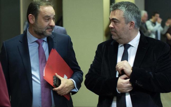 El exministro José Luis Ábalos junto a Santos Cerdán en una imagen de archivo.