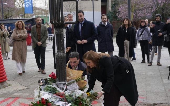 Ofrenda floral en recuerdo a las víctimas del 3 de marzo