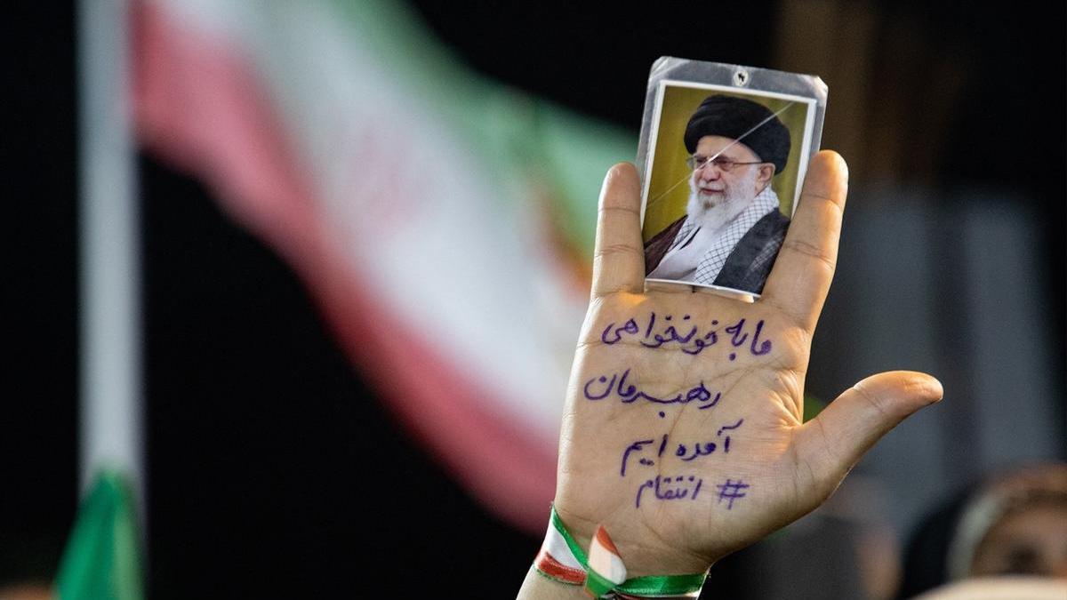 Irán promete castigar a los responsables de la muerte de Alí Jamenei.