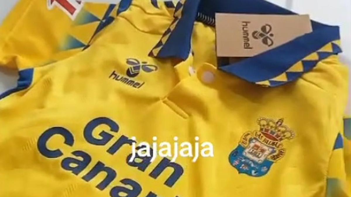 La camiseta de Las Palmas que ha recibido.