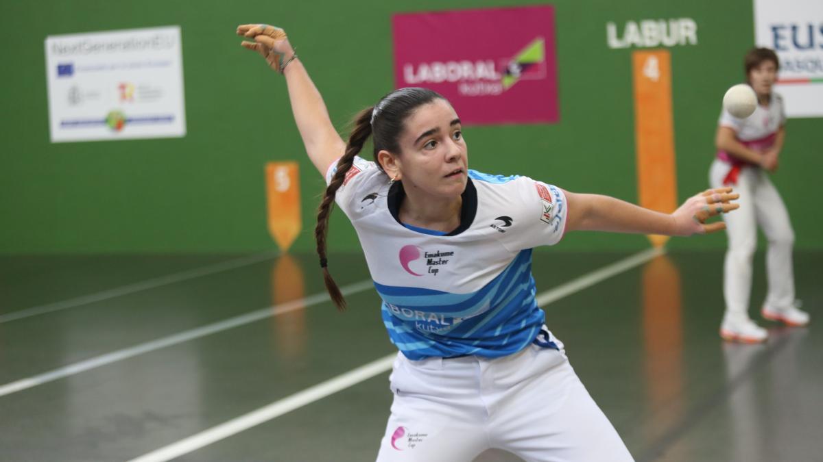 Enara Gaminde derrotó a Goiuri Zabaleta en la semifinal del Cuatro y Medio femenino en Basauri.