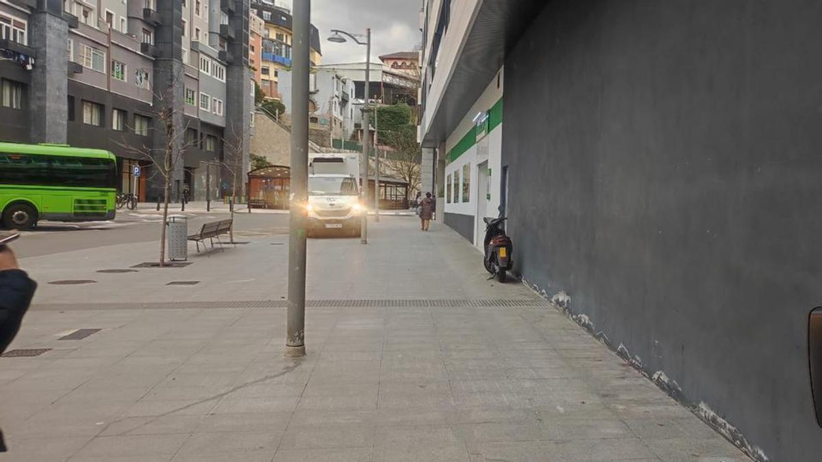 Vista exterior del local que se habilitará como espacio de espera en la estación de autobuses de Ego Gain.