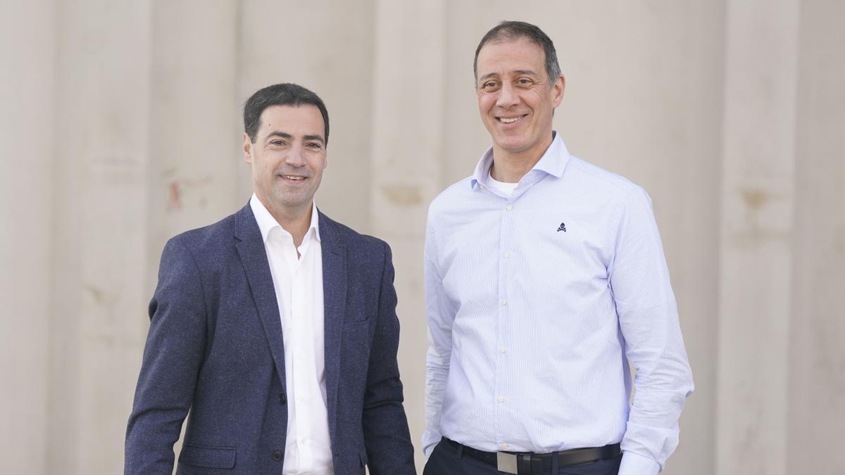 El lehendakari Imanol Pradales, junto a Jorge Segurado.
