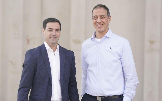 El lehendakari Imanol Pradales, junto a Jorge Segurado.