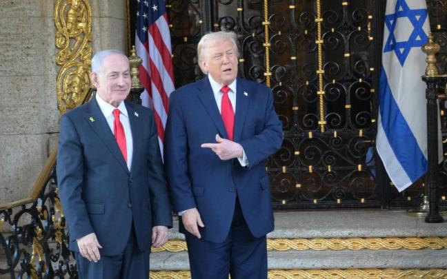 El presidente de EEUU, Donald Trump, recibe en su residencia de Florida al primer ministro israelí, Benjamin Netayahu
