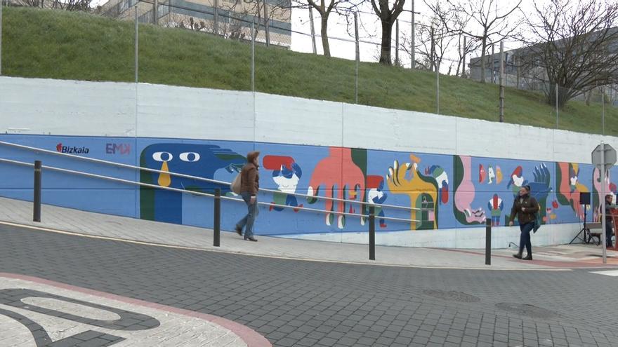 Ortuella inaugura un nuevo mural feminista de la artista Janire Orduna