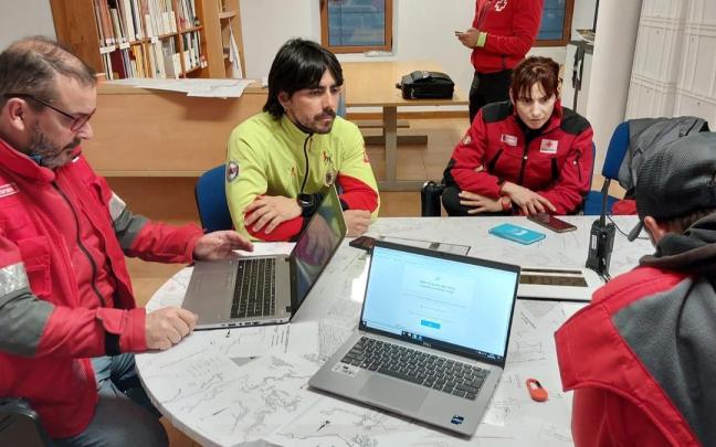 Puesto de mando en Arredondo para el rescate de cuatro espeleólogos atrapados en una cueva de Arredondo.