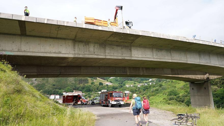 Muere un camionero en el puente de Ontón