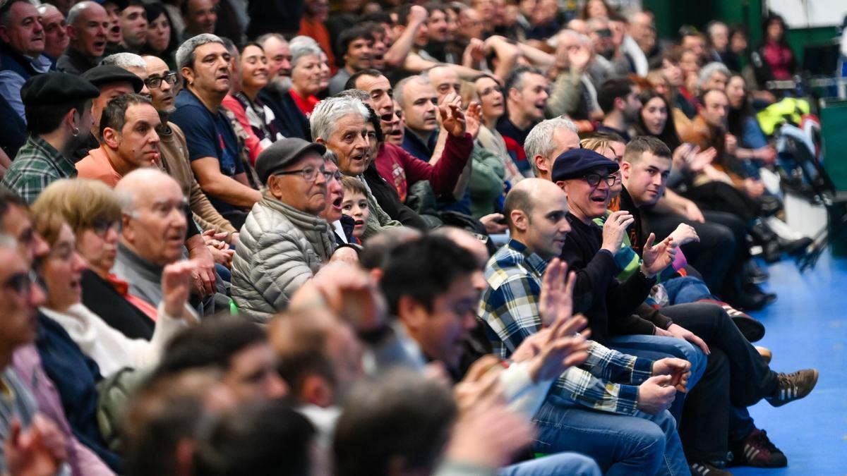 Darío-Ezkurdia superan a Jaka-Iztueta en la tercera jornada de la liguilla de semifinales del Campeonato de Parejas en el Beotibar de Tolosa.