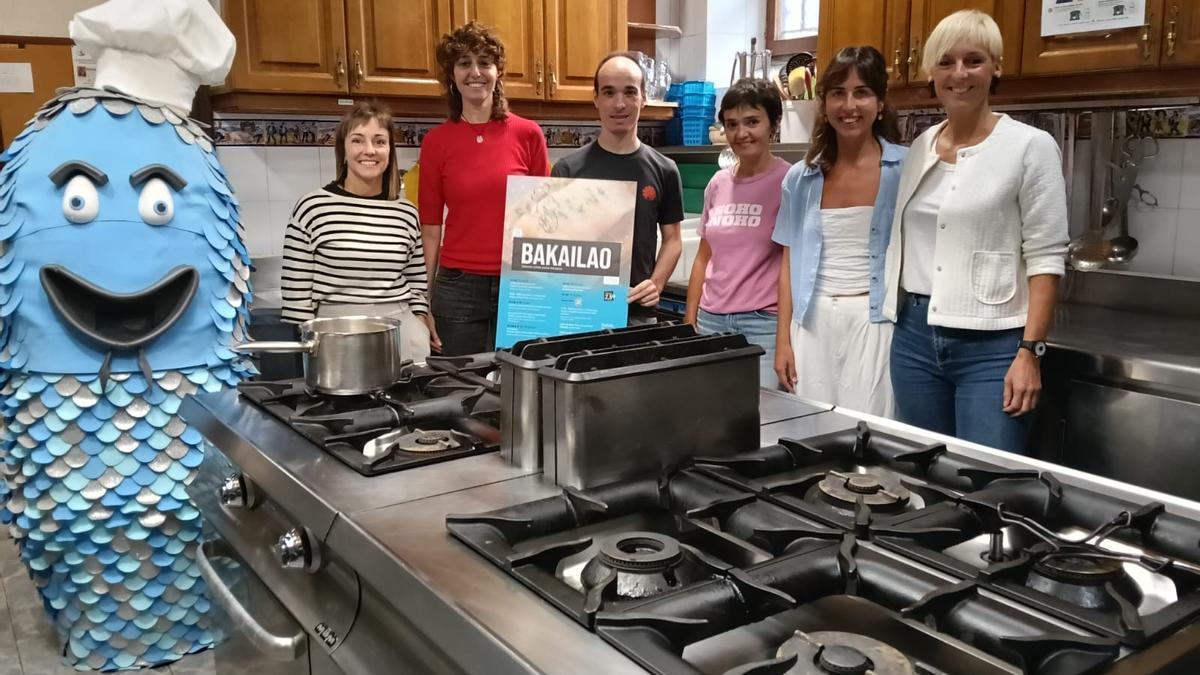 Los organizadores en la sociedad Santa Barbara.