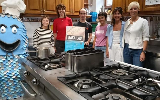 Los organizadores en la sociedad Santa Barbara.