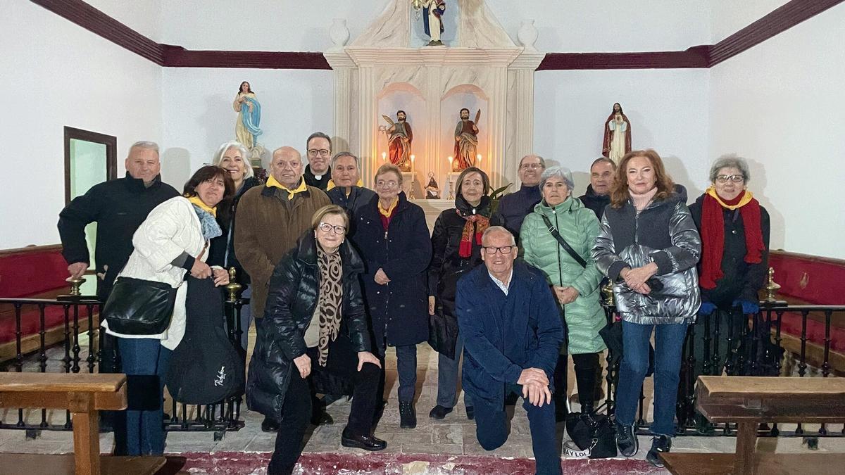 Vecinos de Lodosa en el interior de la ermita.