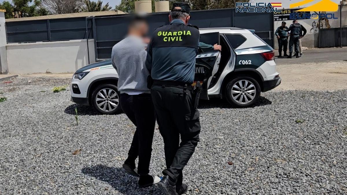 Nueve detenidos en Almería por favorecer a mafias de migración irregular y narctotráfico entre Argelia y España
REMITIDA / HANDOUT por GUARDIA CIVIL
Fotografía remitida a medios de comunicación exclusivamente para ilustrar l