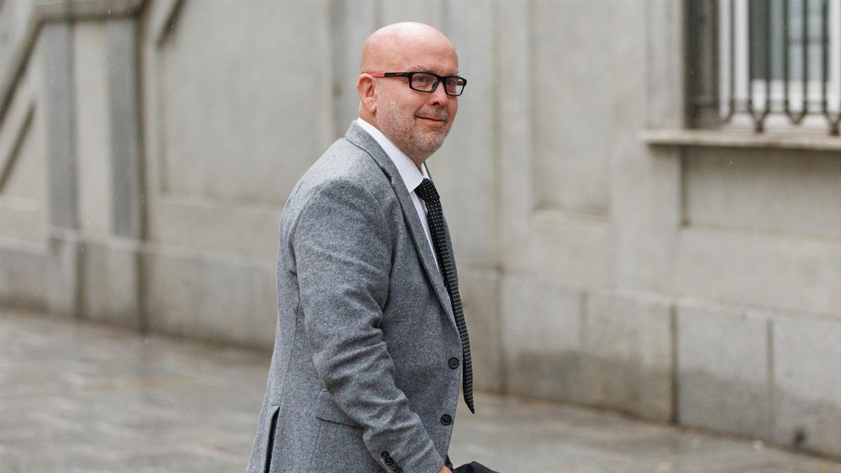 El abogado del expresidente de la Generalitat de Catalunya Carles Puigdemont, Gonzalo Boye. a su llegada al Tribunal Supremo.