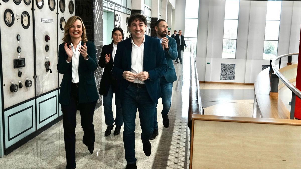 Pilar Alegría, junto a Eneko Andueza este domingo en Barakaldo.