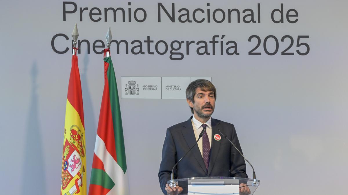 El ministro de Cultura, Ernest Urtasun, durante el acto de entrega del Premio Nacional de Cinematografía en la 73ª edición del Zinemaldia
