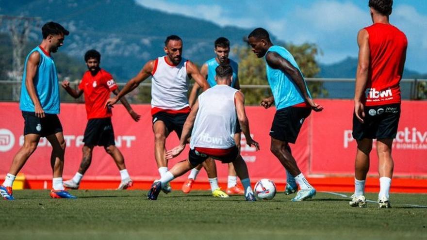 Un lance del entrenamiento de este lunes en Mallorca. / RCD MALLORCA