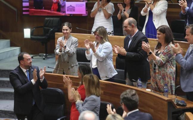 El socialista Adrián Barbón ha sido investido en primera votación.