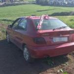 El coche del joven que iba a ser juzgado este martes en Pamplona, precintado por la Policía Foral.