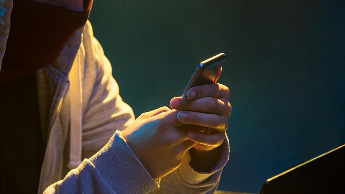 Hacker robando información.