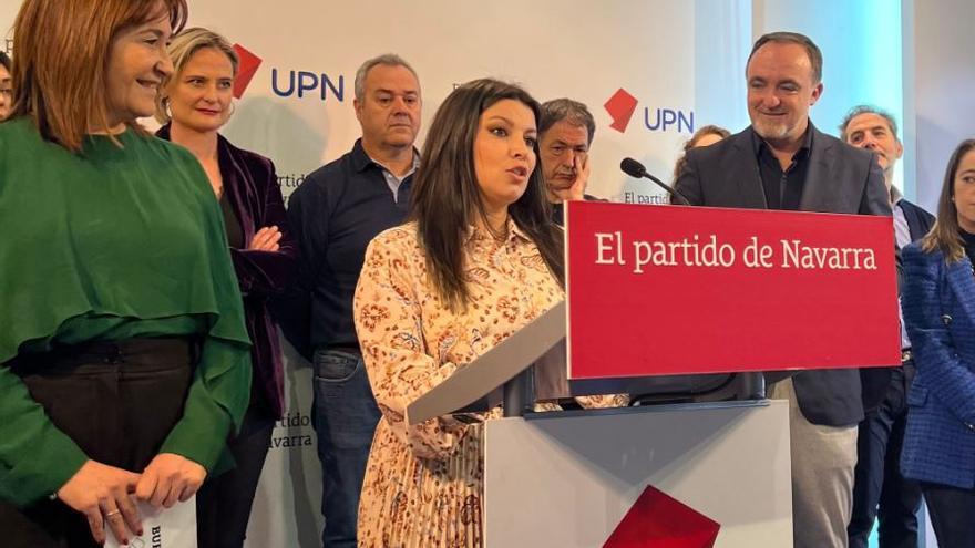 Xuriñe Peñas, candidata a la alcaldía del Valle de Egüés (tercer municipio de Navarra), junto con Javier Esparza