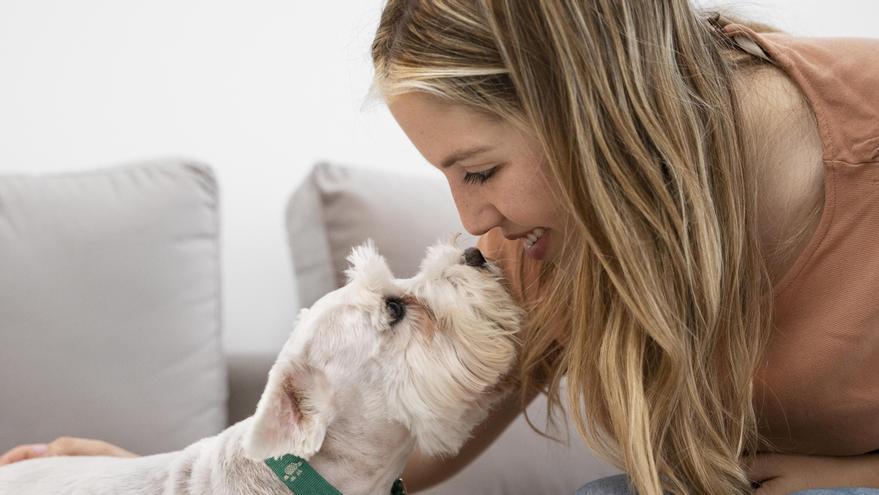 Los besos y lamentones de nuestro can son todo cariño, pero también un posible riesgo par ala salud