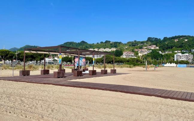 Hondarribiko hondartzan bainu egokiturako zerbitzua eskainiko da uda osoan zehar.