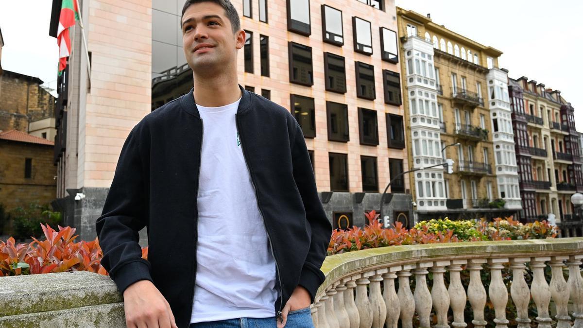 Joseba Díez Antxustegi, burukide del EBB y portavoz del PNV en el Parlamento Vasco, el pasado lunes frente a Sabin Etxea