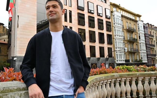 Joseba Díez Antxustegi, burukide del EBB y portavoz del PNV en el Parlamento Vasco, el pasado lunes frente a Sabin Etxea