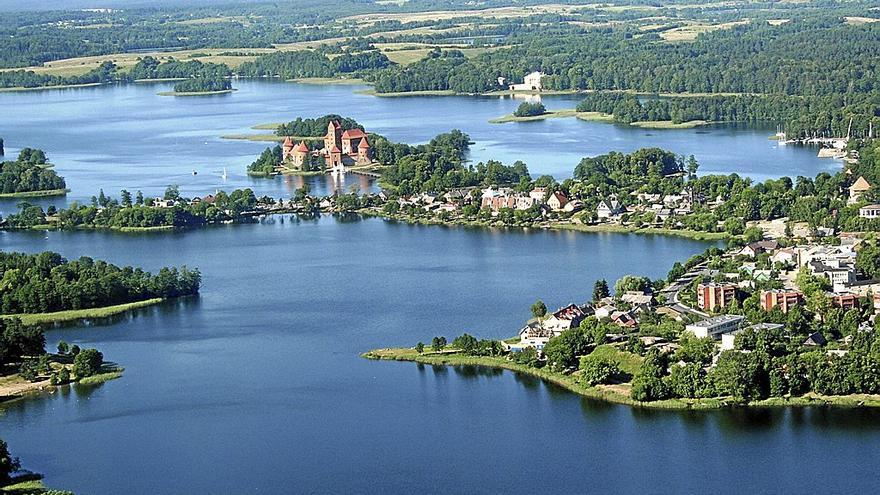 Vista aérea de Vilna, donde los lagos son protagonistas.