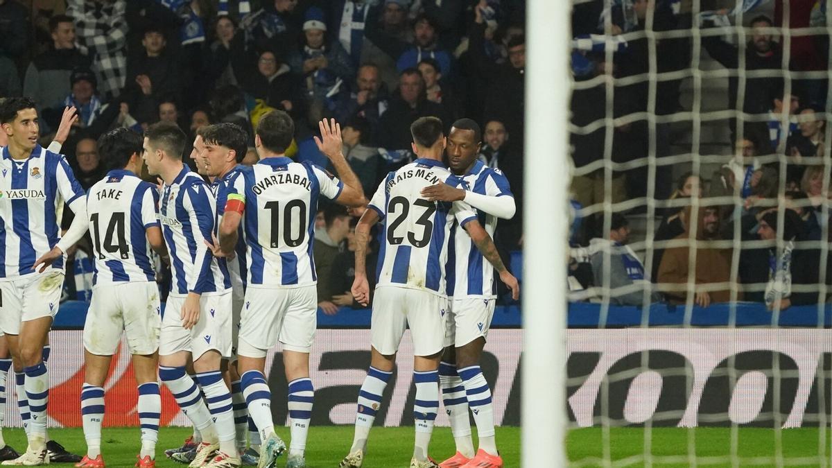 La Real celebrando un gol contra el Dinamo de Kiev. / RUBEN PLAZA