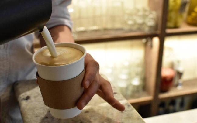 Uno de los principales motivos por los que los expertos desaconsejan tomar café justo después de comer es su impacto en la absorción de minerales esenciales / Freepik Uno de los principales motivos por los que los expertos desaconsejan tomar café justo después de comer es su impacto en la absorción de minerales esenciales