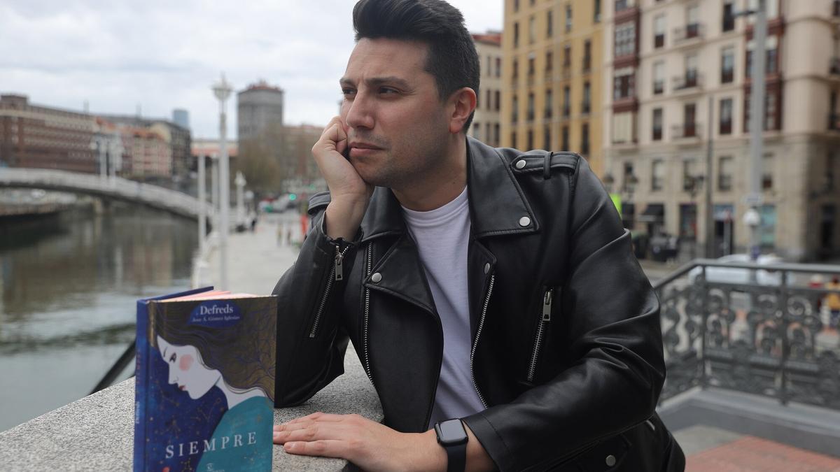 'Siempre' es la undécima novela que ha publicado Defreds.