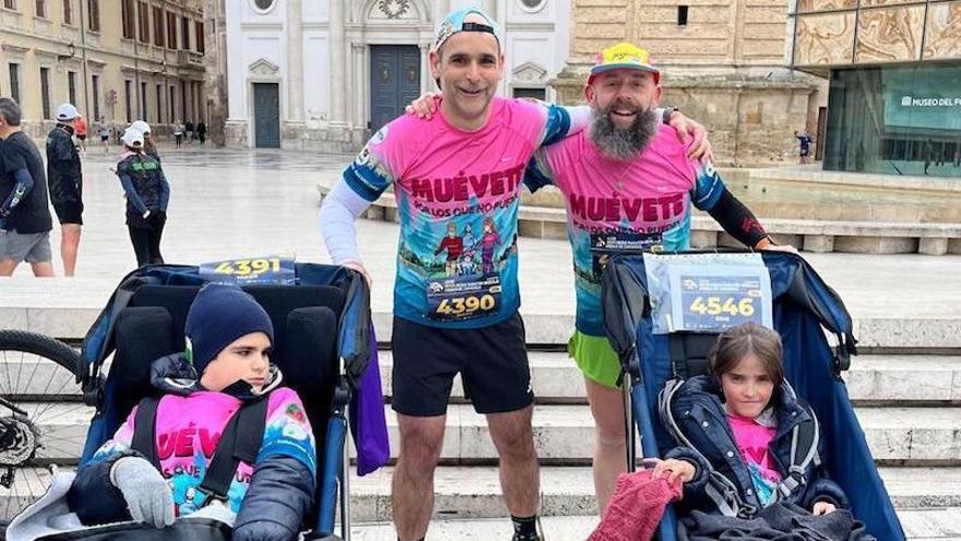 Jakes López Imaz, Jakes López Godoy, Endika Altzelai y Erin Altzelai, en la media maratón de Zaragoza.